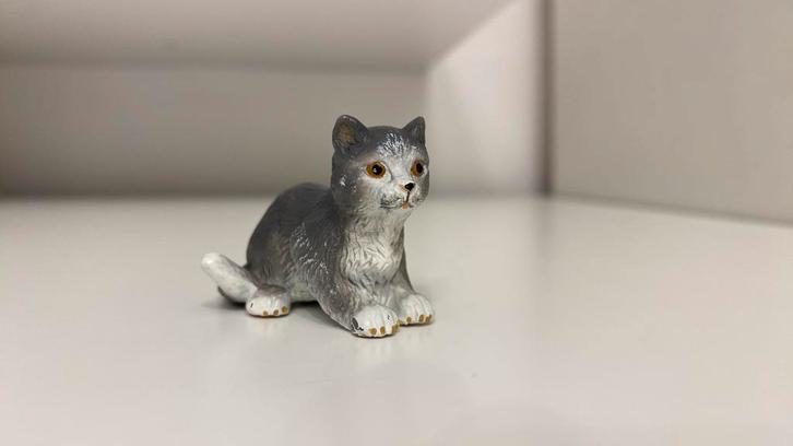 Schleich Liggende kat ~ 14411 (13), Verzamelen, Dierenverzamelingen, Beeldje of Figuurtje, Hond of Kat, Ophalen of Verzenden