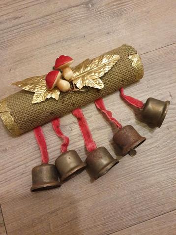 Antieke Kerst deurhanger met belletjes beschikbaar voor biedingen
