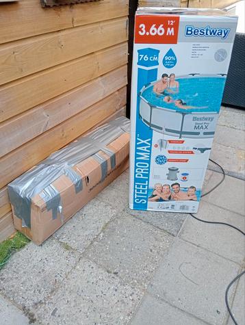 Zwembad met pomp zgan beschikbaar voor biedingen