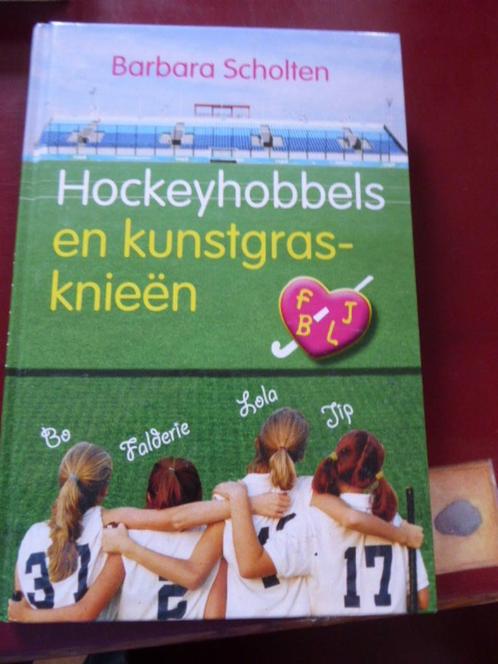 hockeyhobbels en kunstgrasknieën; Barbara Scholten, Boeken, Kinderboeken | Jeugd | onder 10 jaar, Gelezen, Fictie algemeen, Ophalen of Verzenden