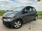 Toyota Aygo 1.0 12V Sport Airco Automaat Speakers AUX Toeren, Stof, Gebruikt, 68 pk, Origineel Nederlands