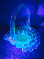 Fenton geïriseerd glas uranium of mangaan, Antiek en Kunst, Ophalen of Verzenden