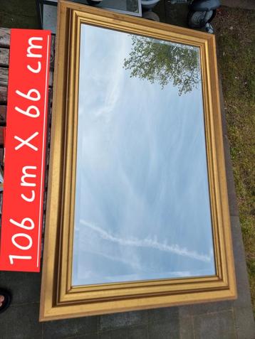 Grote gouden spiegel (106x66cm) beschikbaar voor biedingen