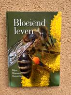 Bloeiend leven – bijen bloemen bestuiving – LGM Hensels, Ophalen, Gelezen