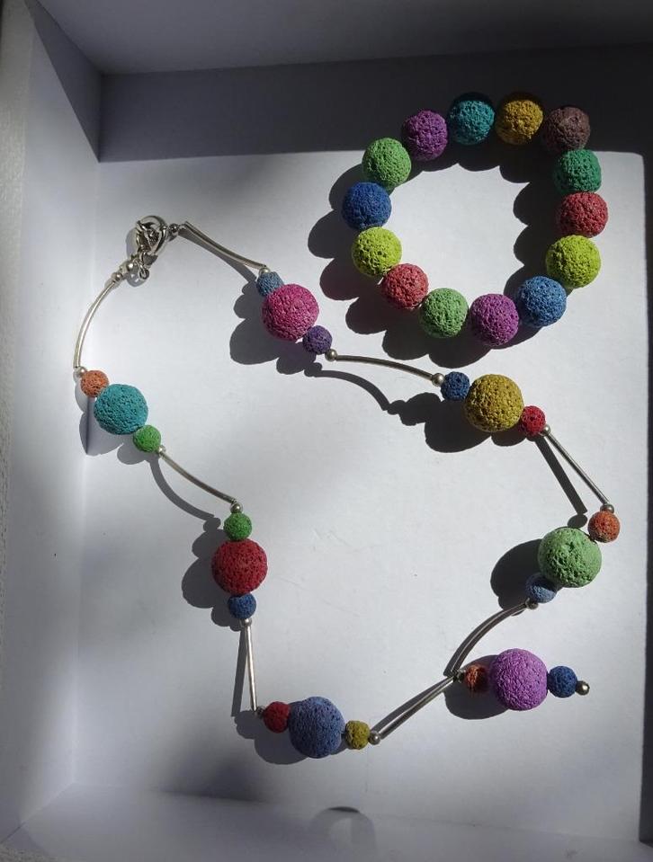 Ketting en armband van lavakralen- Sicilie, Sieraden, Tassen en Uiterlijk, Kettingen, Zo goed als nieuw, Steen of Mineraal, Overige kleuren
