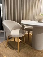 2x Mobitec Neo eetkamerstoelen – lichte stof & eiken poten, Ophalen, Stof