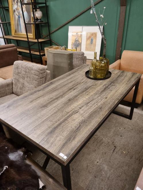 Industriële Eettafel - 4 persoons metalen poten, Doe-het-zelf en Verbouw, Metalen, Zo goed als nieuw, Ophalen