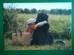 (1459) Kinderkaart: Kind omarmt hond, Verzenden, 1980 tot heden, Gelopen, Kinderen