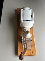 Vintage koffiemolen, Ophalen