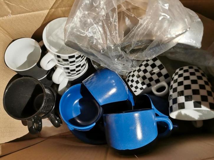 Kop en schotels Bekers Slakom Uitzet NIEUW ZGAN Blauw Zwart, Huis en Inrichting, Keuken | Servies, Nieuw, Kop(pen) en/of Schotel(s)