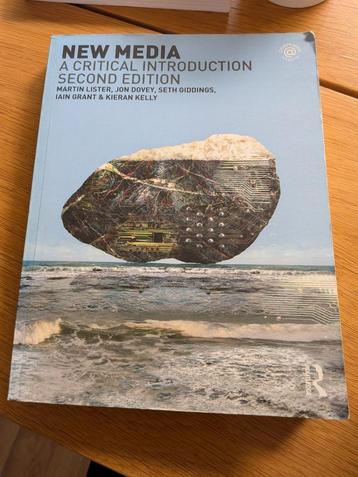 New media a critical introduction  beschikbaar voor biedingen