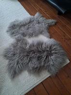 Twee grijze schapenvachten, Ophalen of Verzenden, Gebruikt