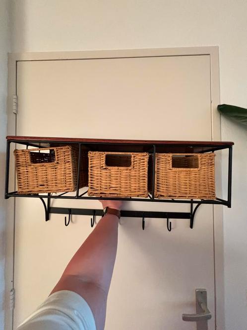 Wandrek met mandjes en kapstokhaken, Huis en Inrichting, Woonaccessoires | Kapstokken, Zo goed als nieuw, Wandkapstok, Minder dan 100 cm