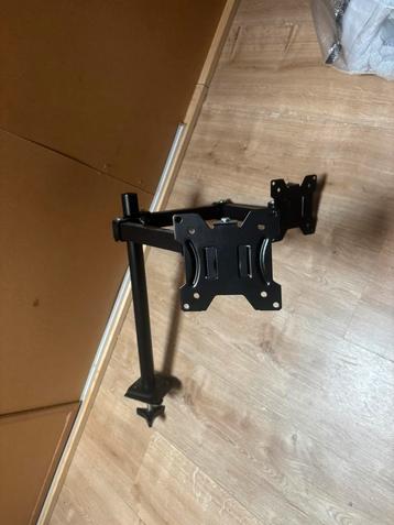 Monitor beugel beschikbaar voor biedingen