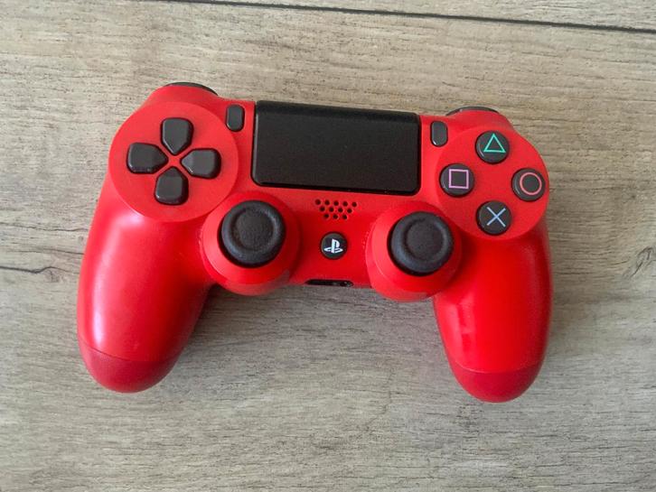 Playstation 4 - Dual Shock Controller PS4 Rood, Spelcomputers en Games, Games | Sony PlayStation 4, Zo goed als nieuw, Overige genres
