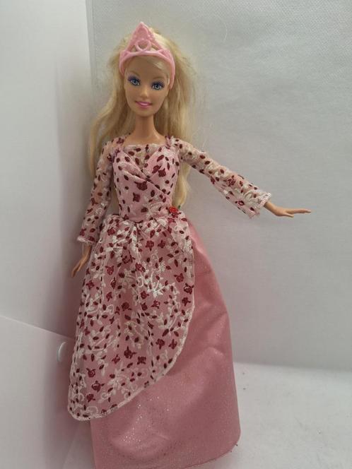 Barbie princess Cinderella | prinses Assenpoester | 2004, Verzamelen, Poppen, Gebruikt, Pop, Ophalen of Verzenden