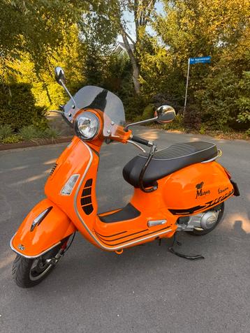 Unieke Vespa Super Sport 300CC beschikbaar voor biedingen