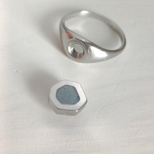 Zilverkleurige Melano vivid ring mt.58 + edelsteen zetting, Sieraden, Tassen en Uiterlijk, Ringen, Ophalen of Verzenden
