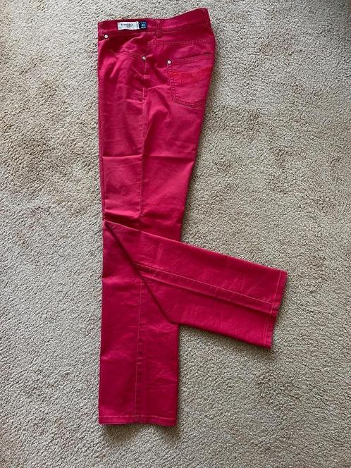 Rode lange broek met rechte pijpen, Raphaela by Brax, mt. 38, Kleding | Dames, Broeken en Pantalons, Gedragen, Maat 38/40 (M)
