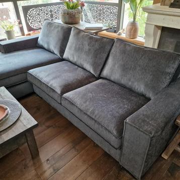 Urban sofa loungebank NIEUWSTAAT  beschikbaar voor biedingen