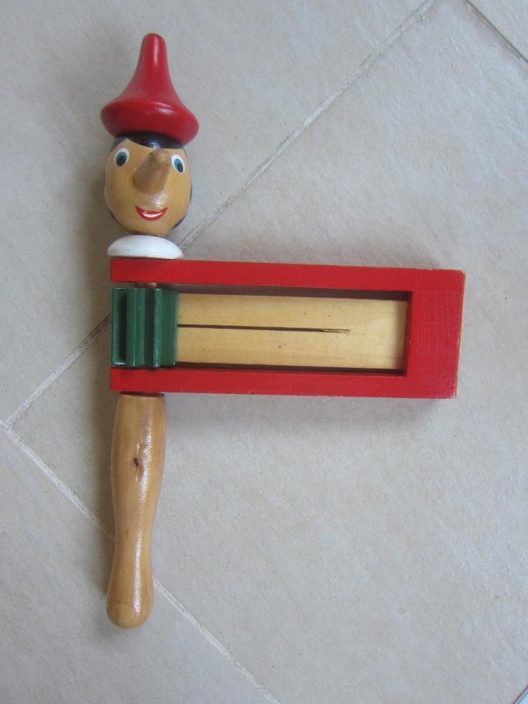 houten beeldje pinokkio en een goedwerkende RATEL, Ophalen of Verzenden, Zo goed als nieuw, Overige typen
