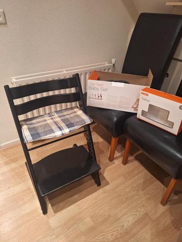 Stokke Tripp Trapp zwart meegroeistoel met baby set beschikbaar voor biedingen