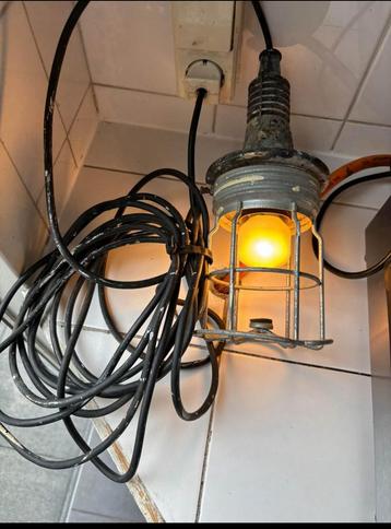 # Super Handige Werk /Hanglamp  +/- 5 meter Snoer # beschikbaar voor biedingen