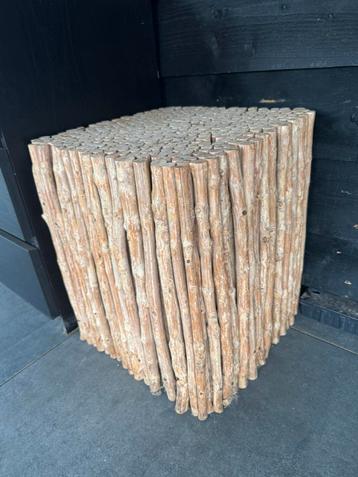 Bijzettafel hout beschikbaar voor biedingen