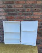 Bakeliet medicijnkastje '60 / '70, Verzamelen, Ophalen of Verzenden, Huis en Inrichting
