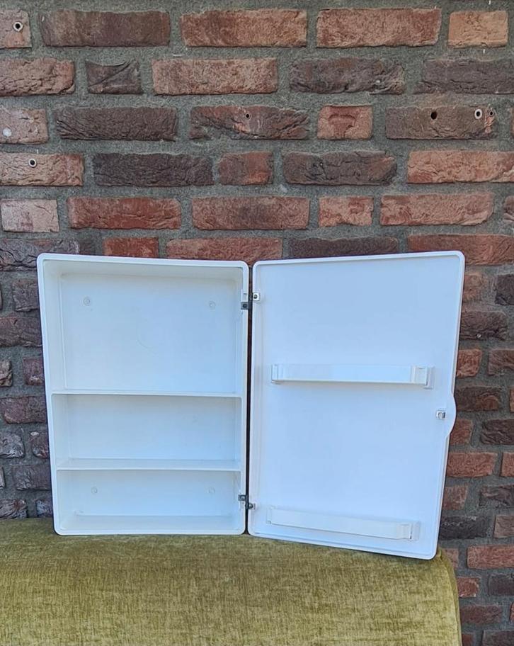 Bakeliet medicijnkastje '60 / '70, Verzamelen, Retro, Huis en Inrichting, Ophalen of Verzenden