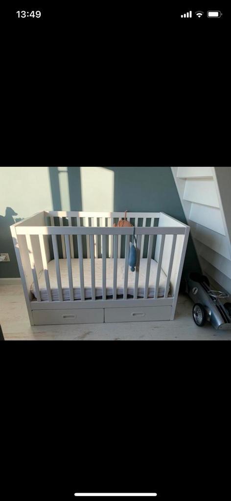 Ledikant STUVA met HIMLAVALV matras, Kinderen en Baby's, Kinderkamer | Complete kinderkamers, Zo goed als nieuw, Jongetje of Meisje