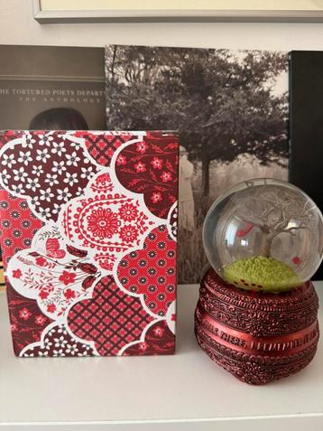 Taylor Swift all too well snowglobe Red (Extreem zeldzaam) beschikbaar voor biedingen