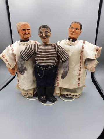 3 heilige houten figuren  beschikbaar voor biedingen