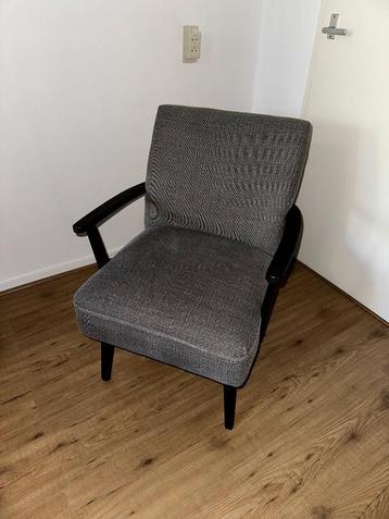 Retro fauteuil met houten armleuningen