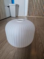 Witte glazen lampenkap, Huis en Inrichting, Lampen | Lampenkappen, Rond, Ophalen of Verzenden, Zo goed als nieuw, Minder dan 25 cm