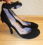 NIEUW IRREGULAR CHOICE pumps maat 38 Gypsy Girl zwart suede, Kleding | Dames, Schoenen, Pumps, Verzenden, Zwart, Nieuw