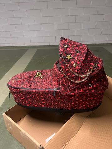 Cybex Priam Lux Carry Cot Rockstar NIEUW incl regenhoes beschikbaar voor biedingen
