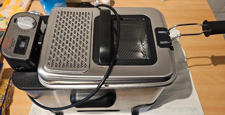 Tefal Friteuse Oleoclean Pro 3,5L FR8040 حلال Halal, Witgoed en Apparatuur, Frituurpannen, Gebruikt, 3 tot 4 liter, Uitneembare binnenpan
