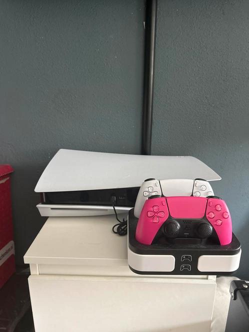 PS5 Disc Edition + 2 Controllers + Extra Opslag, Spelcomputers en Games, Spelcomputers | Sony PlayStation 5, Zo goed als nieuw