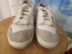 wit grijze sneakers 550  mt 45 new balance, New Balance, Wit, Ophalen of Verzenden, Sneakers of Gympen