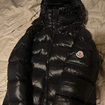 Moncler Maya Puffer (Maat M) beschikbaar voor biedingen