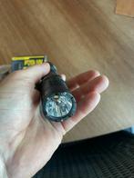 Nitecore P20I UV als nieuw, Caravans en Kamperen, Zaklampen, Ophalen of Verzenden, Zo goed als nieuw, Batterij