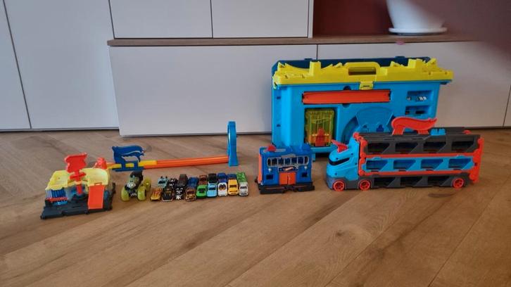Hot Wheels sets (track builder, vrachtwagen, launcher etc.), Kinderen en Baby's, Speelgoed | Racebanen, Handmatig, Hot Wheels