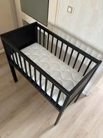Zwart houten wiegje inclusief nieuw matras, Ophalen, Zo goed als nieuw, Wieg