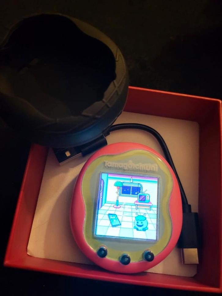 Tamagotchi Uni, Spelcomputers en Games, Spelcomputers | Overige, Zo goed als nieuw, Ophalen of Verzenden