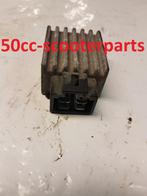 Spanningsregelaar Peugeot Speedfight 2 Origineel 735871 gebr, Motoren, Tuning en Styling, Ophalen of Verzenden, -, -, -