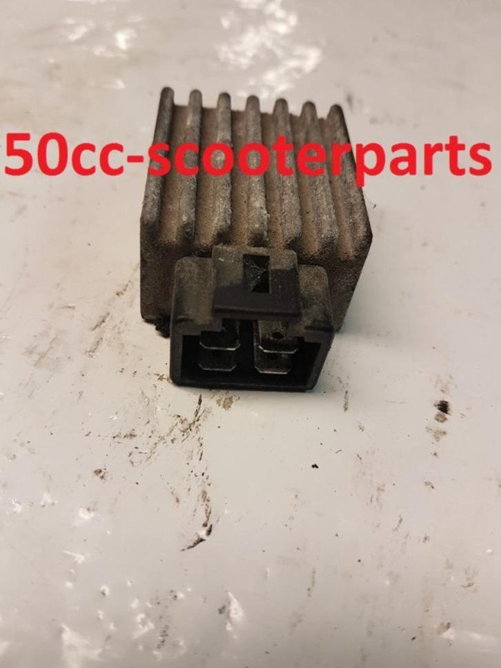 Spanningsregelaar Peugeot Speedfight 2 Origineel 735871 gebr, Motoren, Tuning en Styling, Ophalen of Verzenden