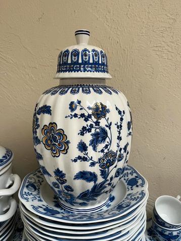 Italiaanse vaas - blauw wit goud beschikbaar voor biedingen