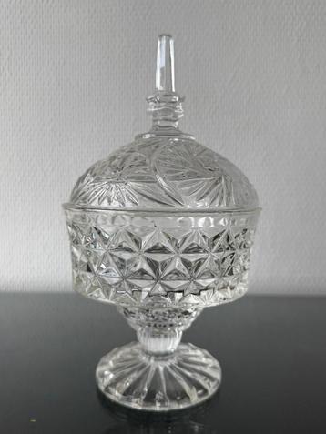 Elegante glazen bonbonnière beschikbaar voor biedingen