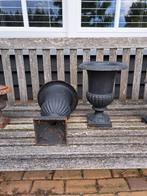 2 gietijzeren vazen, Tuin en Terras, Tuinvazen, Ophalen of Verzenden, Zo goed als nieuw